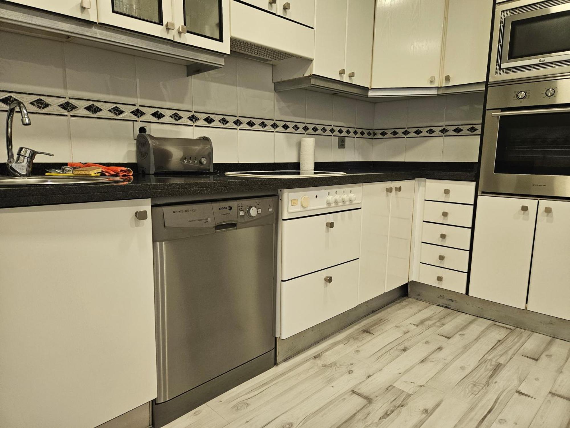127A Apartamento 3 Habitaciones Cerca De La Playa Gijón Eksteriør bilde